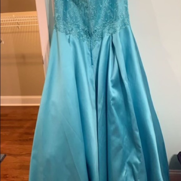 Prom Dress!! - Picture 2 of 5